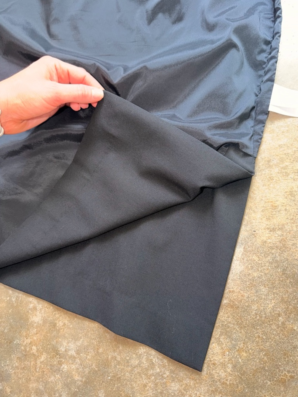 Banana Republic Black Pencil Skirt - Size 6 - Picture 8 of 11